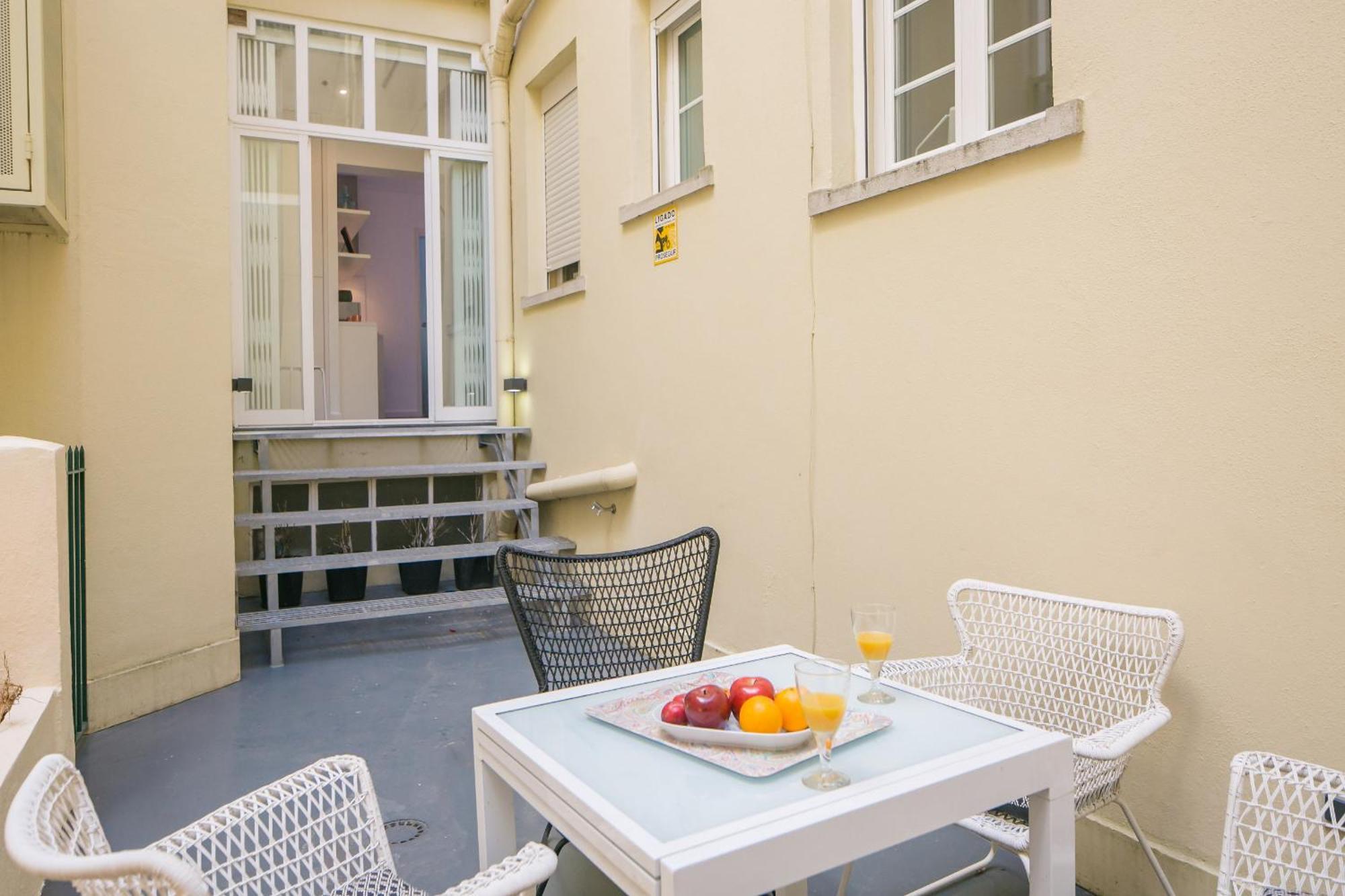 Apartament With A Terrace In The Heart Of Lisbon, 300 ภายนอก รูปภาพ